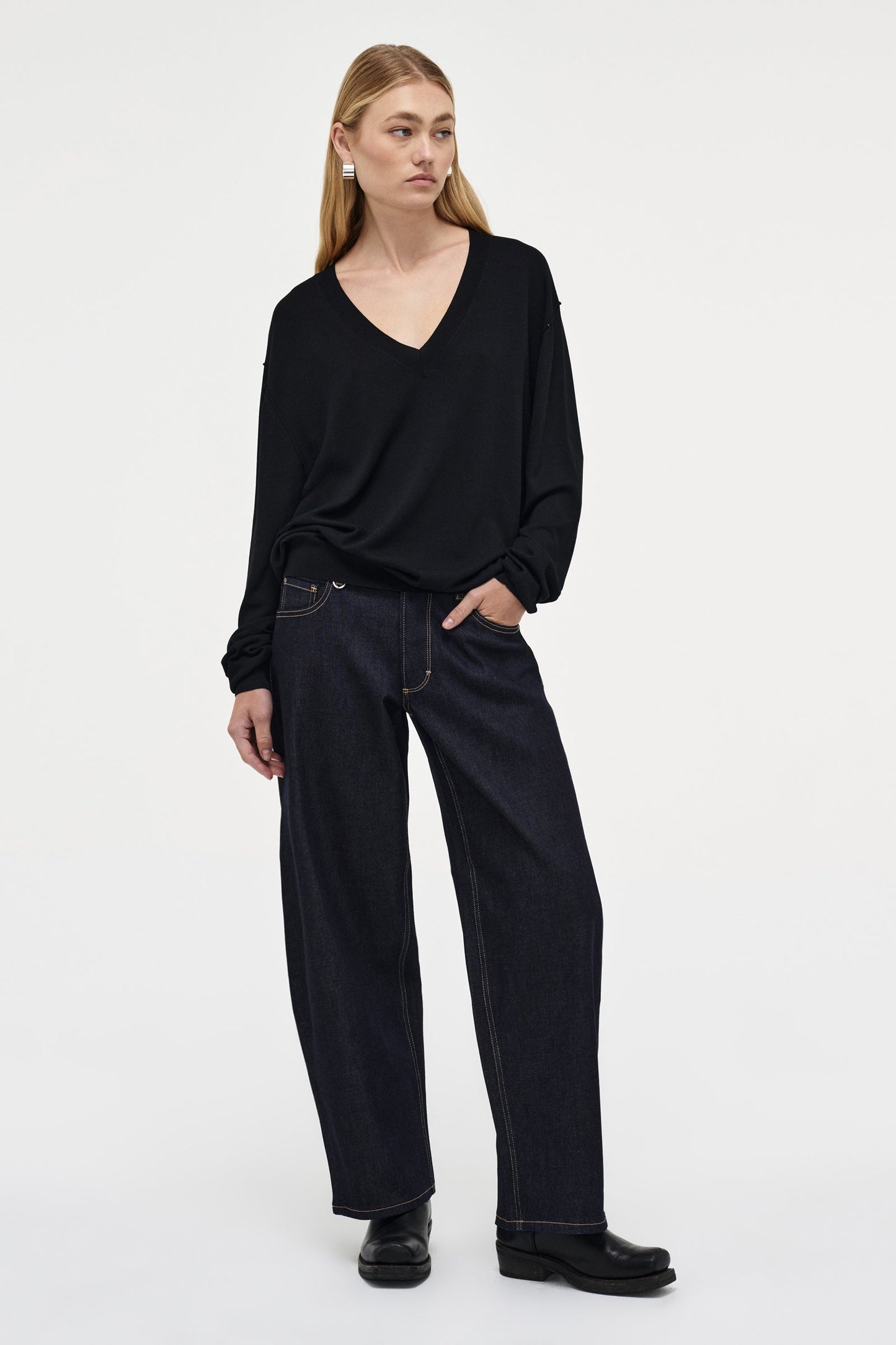 Lili V Neck Sweater - Black