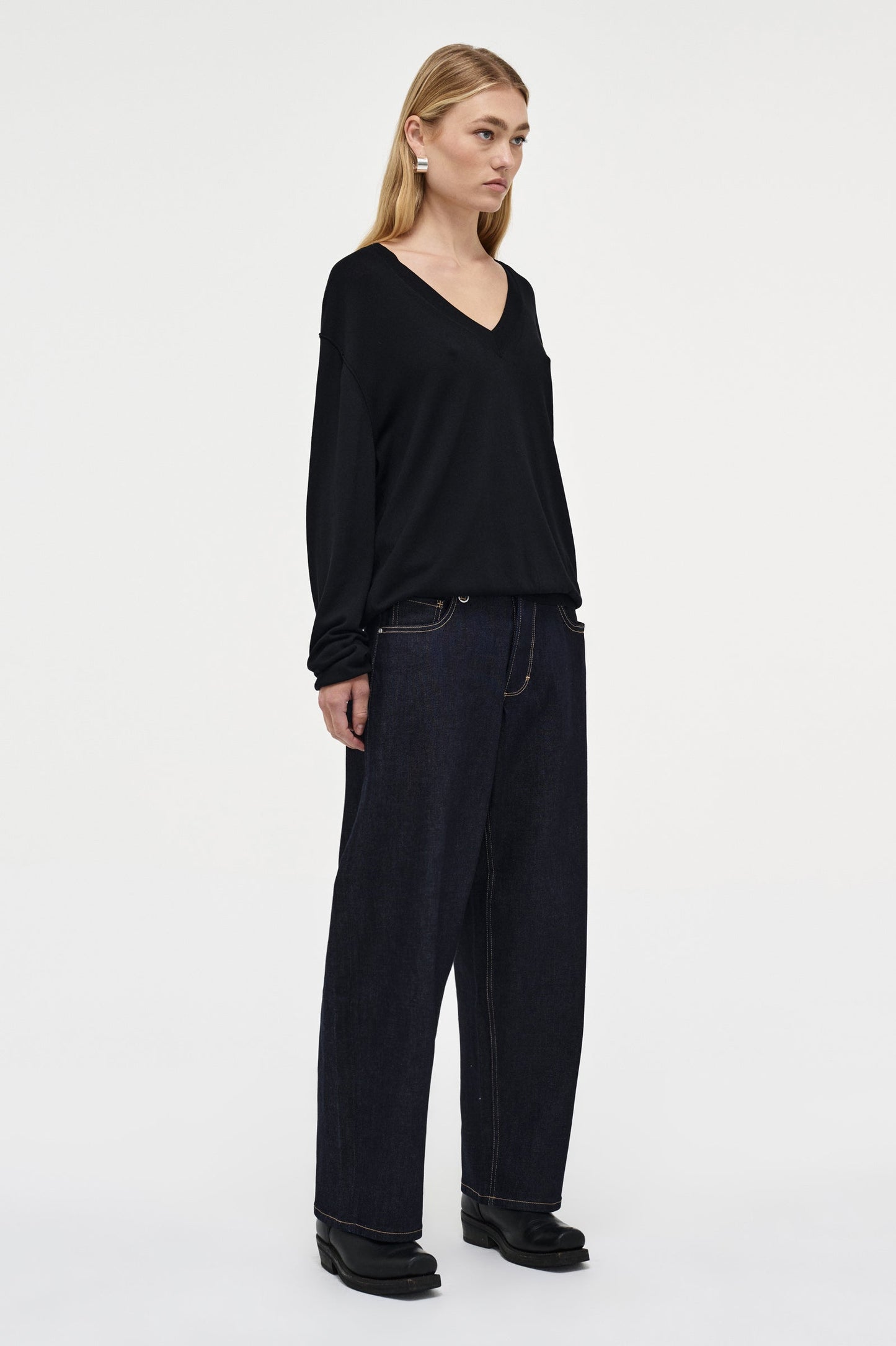 Lili V Neck Sweater - Black