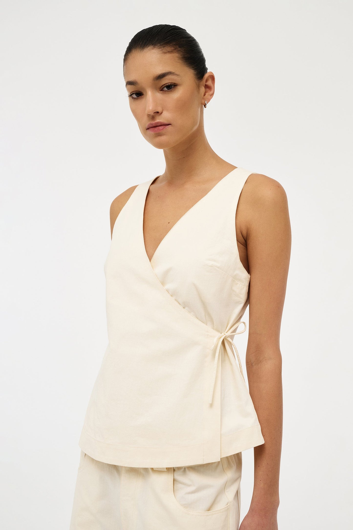 Disconnect Tie Top