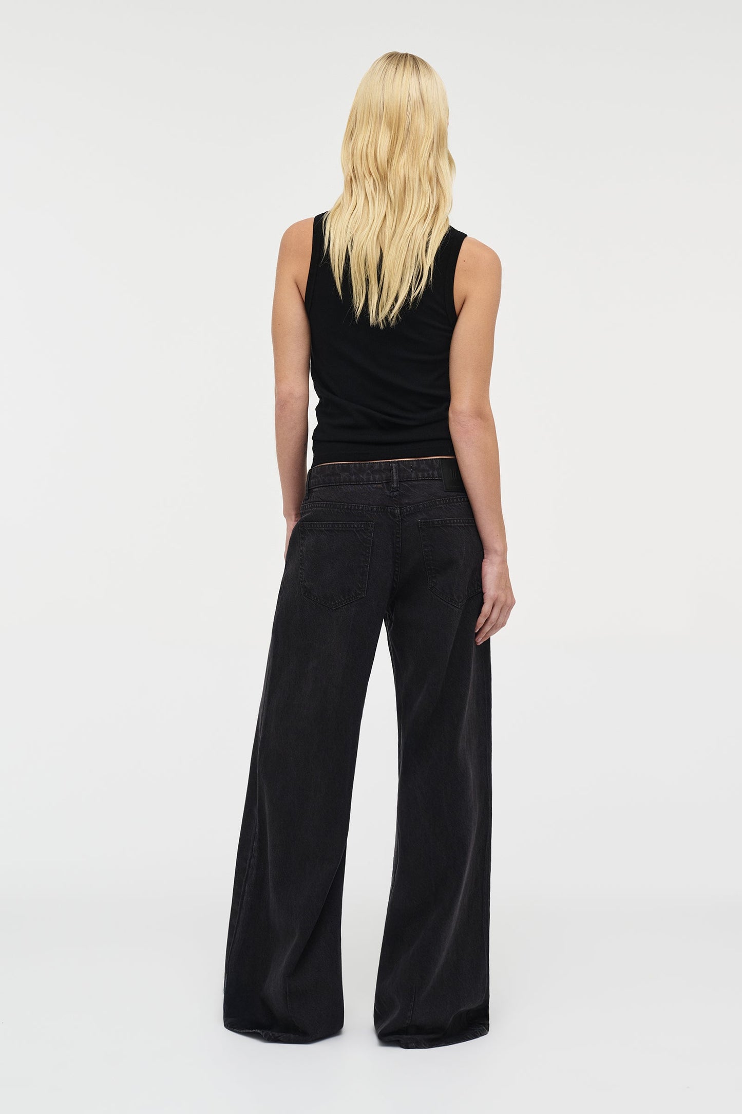 Milla Wide - Blackout