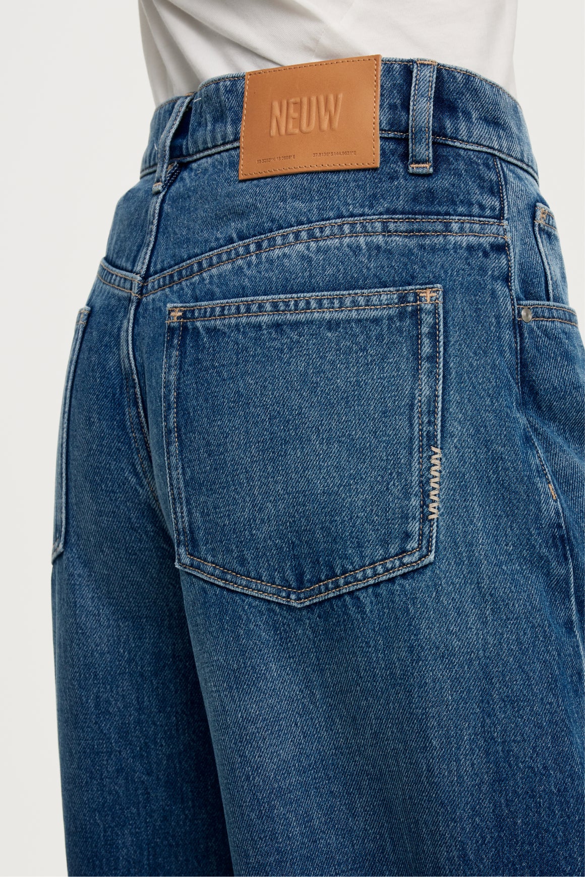 Mimi Super Barrel Jeans - Azure