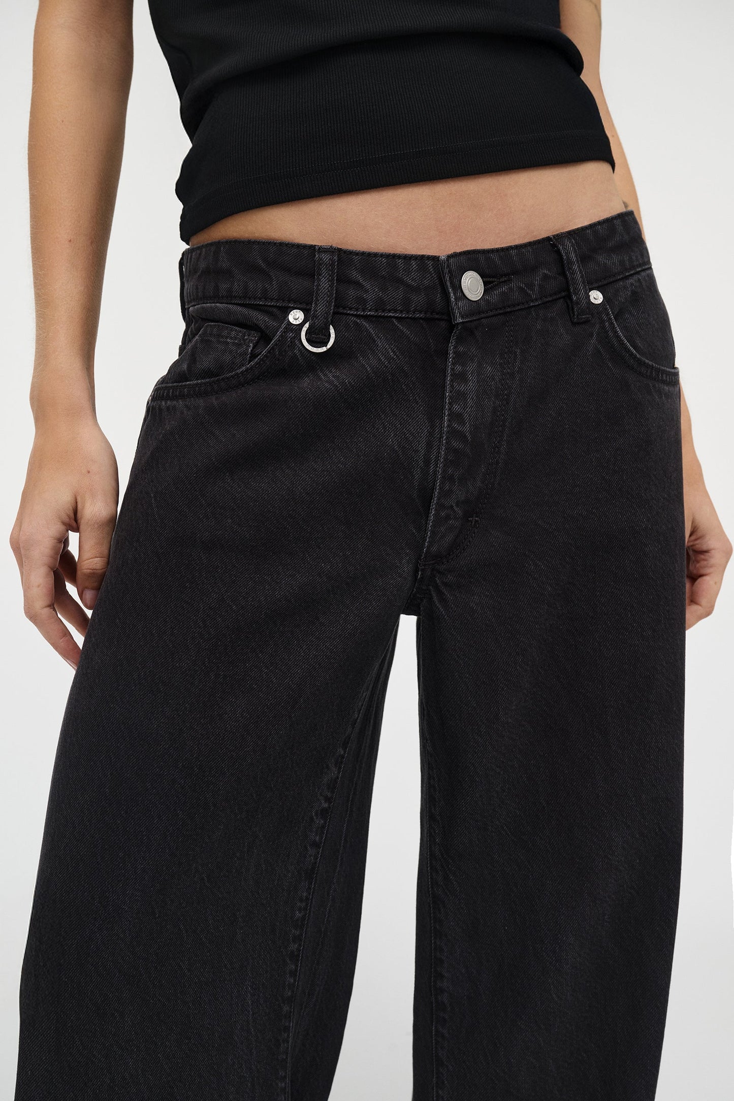 Milla Wide - Blackout