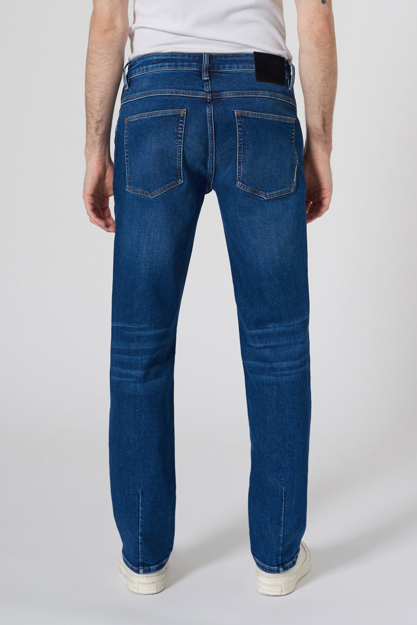 Lou Straight - Shiver