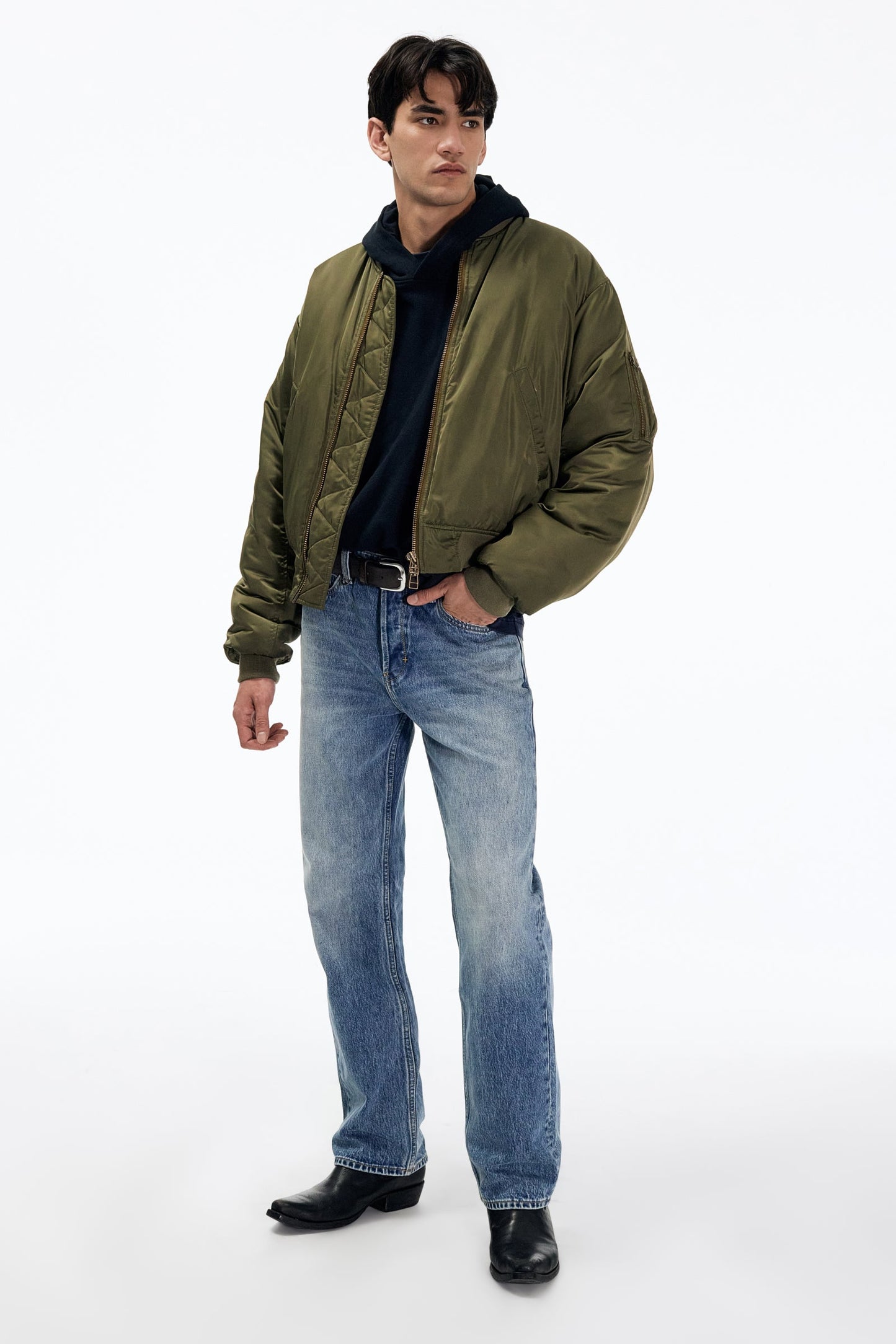 Liam Relaxed - Nimes